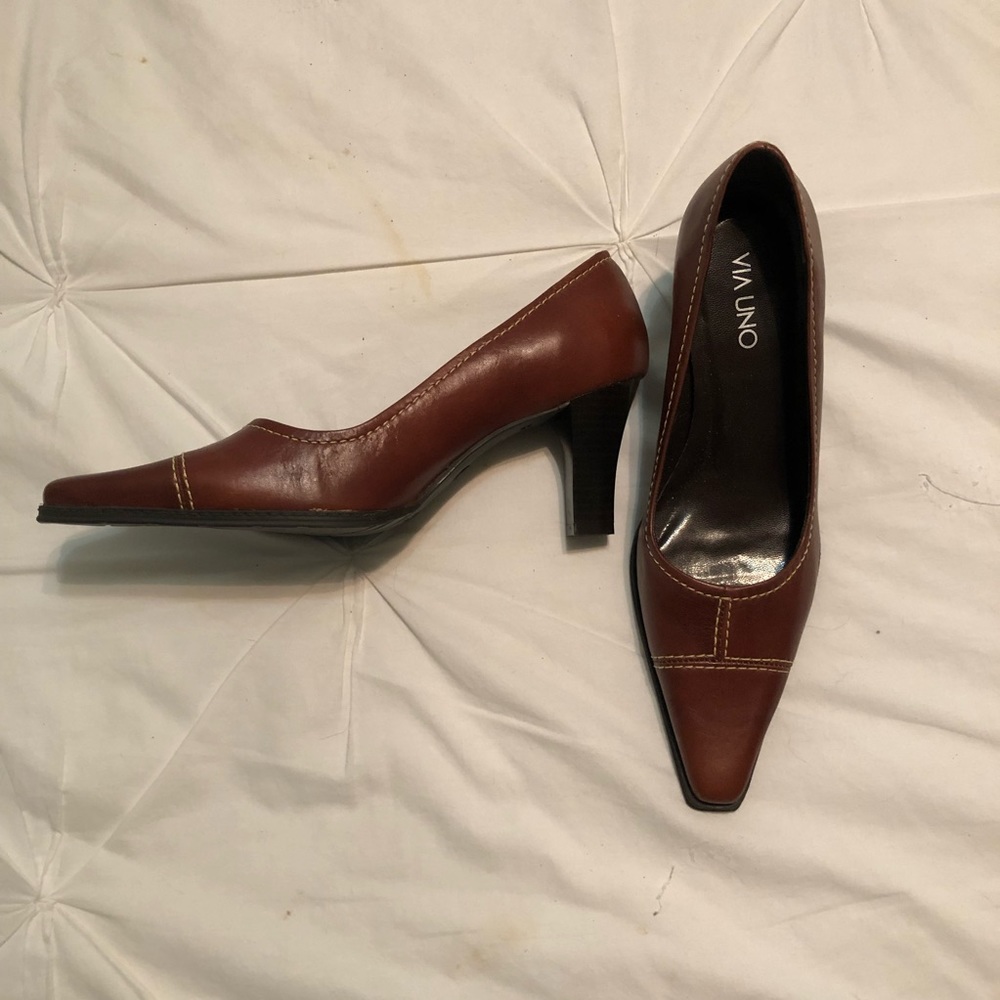 Ladies leather heels